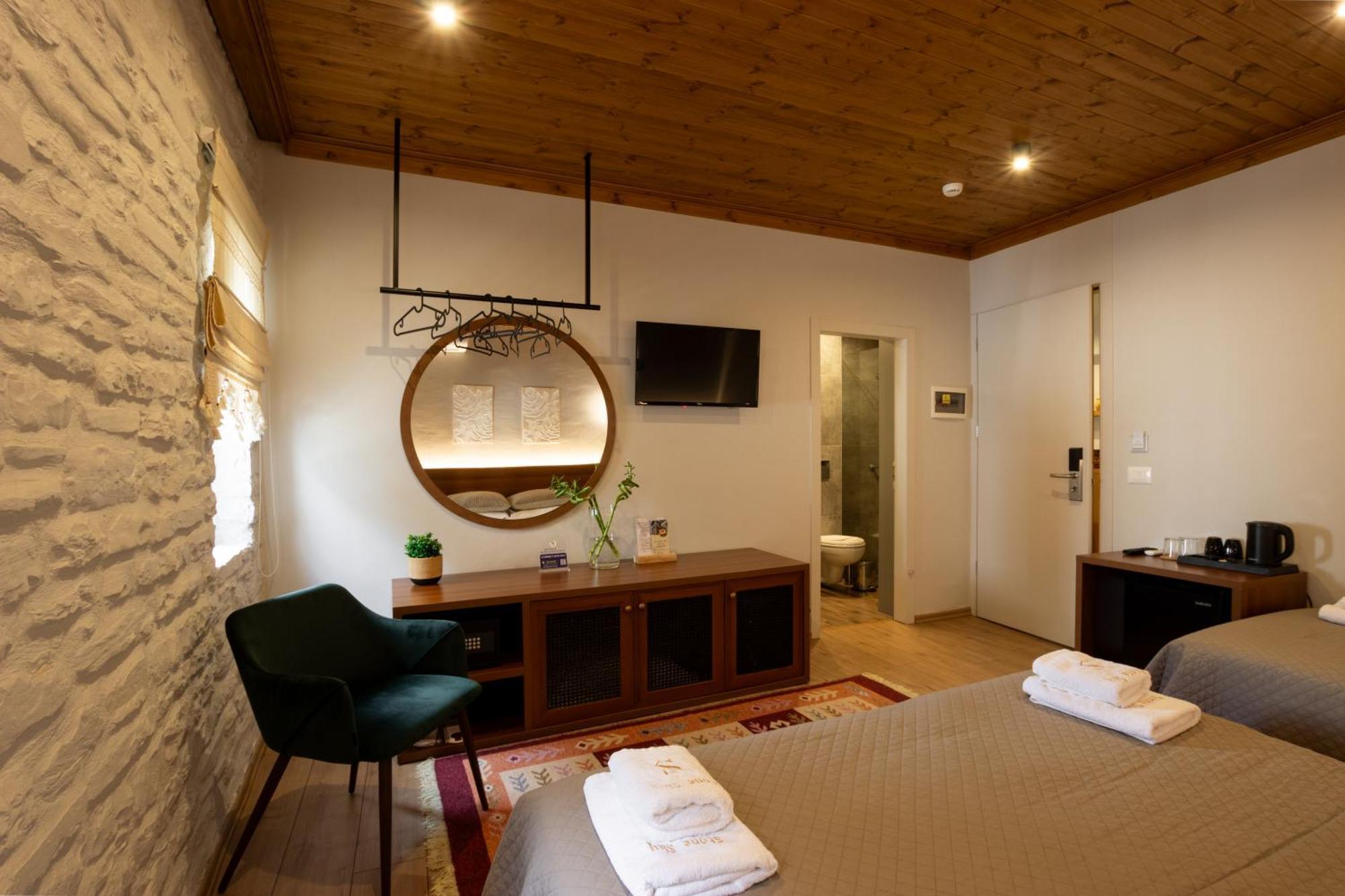 The Stone Sky Hotel Gjirokaster Ngoại thất bức ảnh